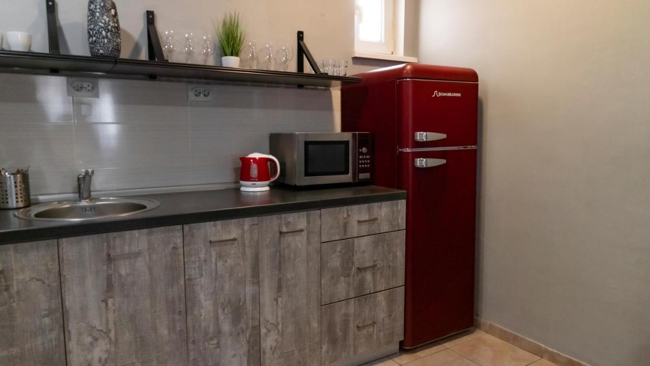 Central Fenix Apartment - Free Private Parking-Fast Wi-Fi Novi Sad Exterior photo